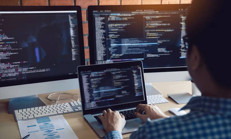数据科学选型：R与Python如何赋能城中区网站建设？